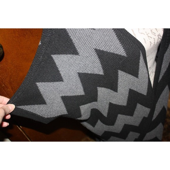 Pol Chevron Cardigan Sweater Fringe Trim Open Front Black/Gray Shawl Topper Sz L - Picture 4 of 7